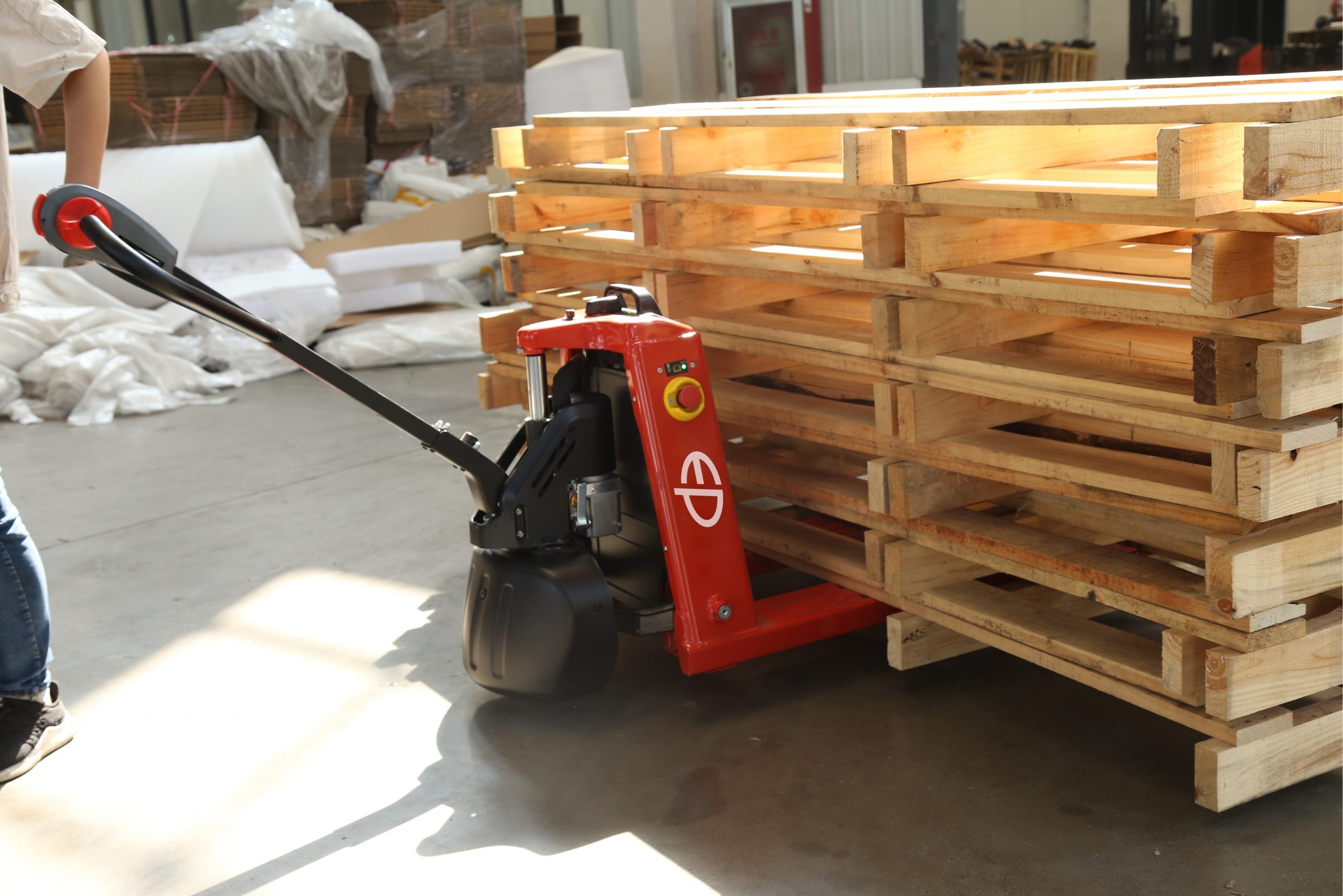 EPL153(1) electric pallet truck transporting pallets.