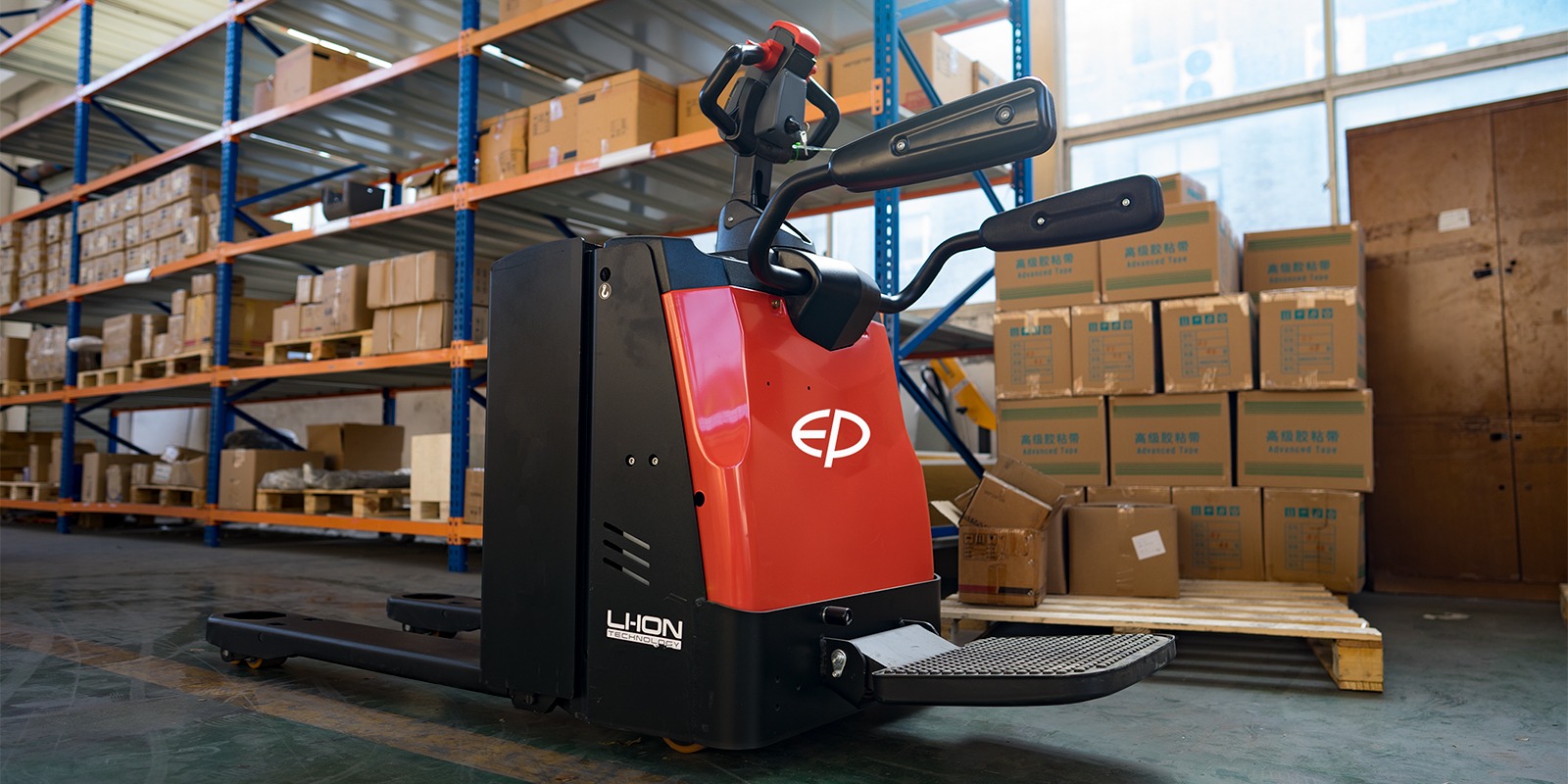  RPL series electric pallet truck being used in a warehouse.