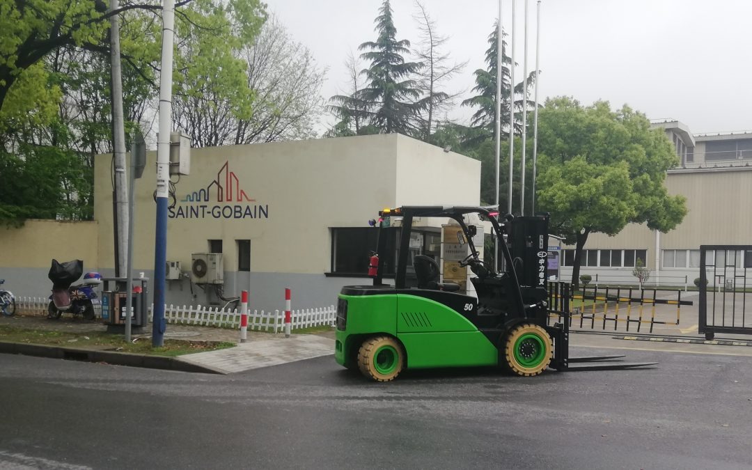 EP Li-ion Trucks In Saint-Gobain