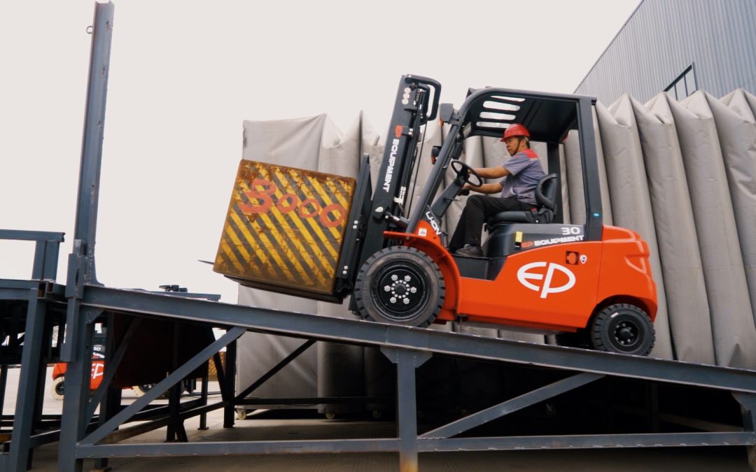Electric pallet truck being used in a slope with heavy loads.