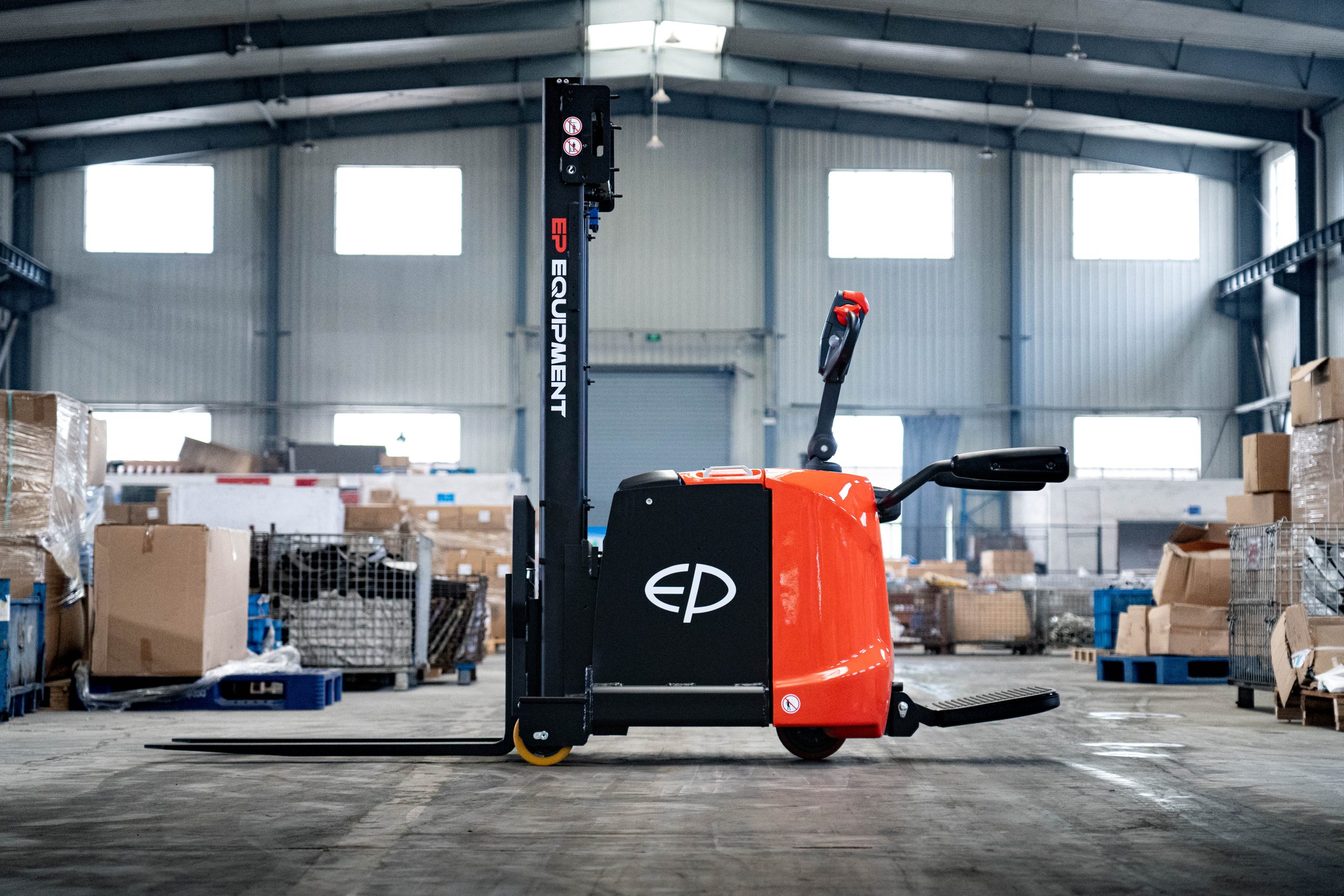 EP's new electric stacker RSC082/122.